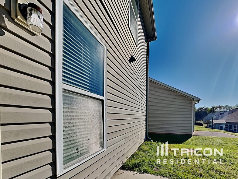 Building Photo - 2350 Dalton Park