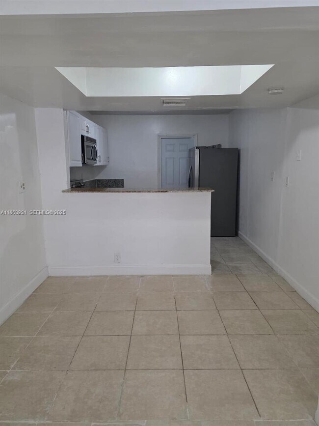 Building Photo - 1206 Seaview