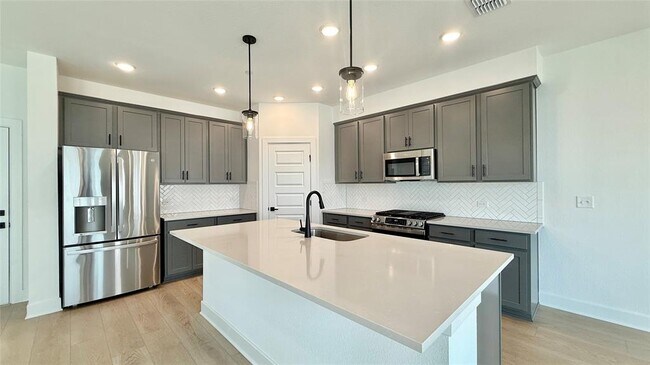 Building Photo - 1016 Brickell Lp
