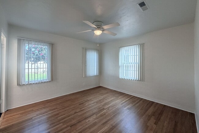 Building Photo - 431 Deodar Ave