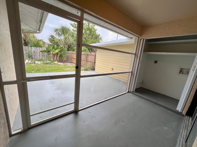Building Photo - 3637 Country Club Blvd