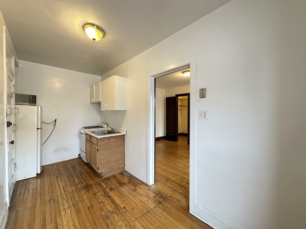 Building Photo - 3306 W Schubert Ave