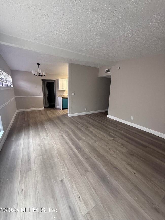 Building Photo - 2113 Limoges Dr S
