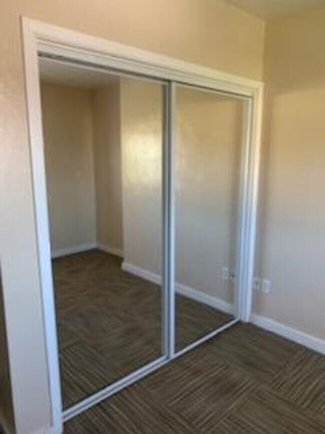 Building Photo - Oakland 2 Bedroom 1 bath house convenient ...