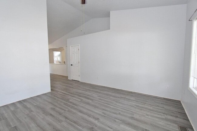 Building Photo - Single-Level Home in Quiet Neighborhood