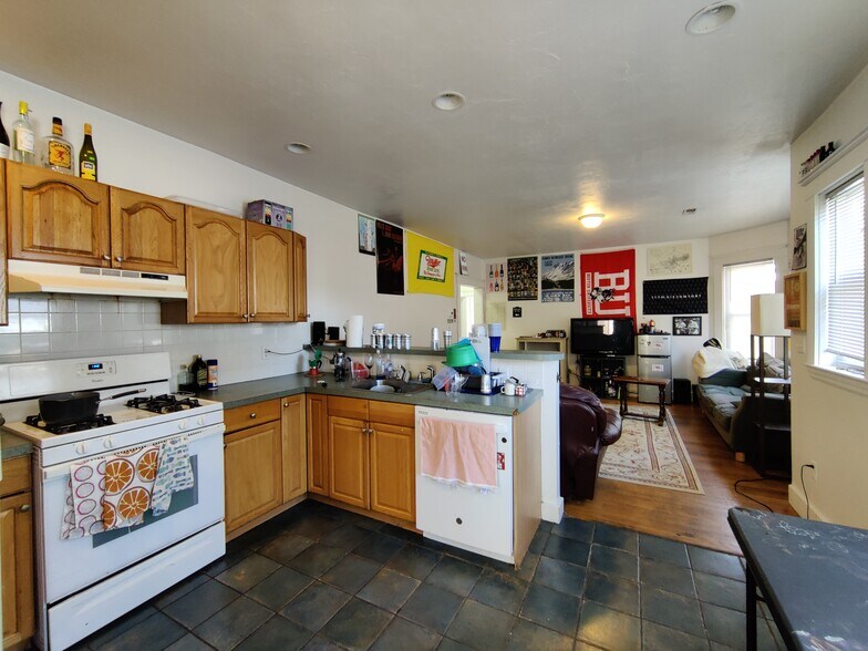 Building Photo - 51 Gardner St