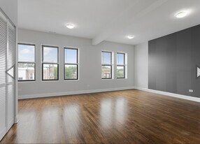 Building Photo - 7528 N Seeley Ave
