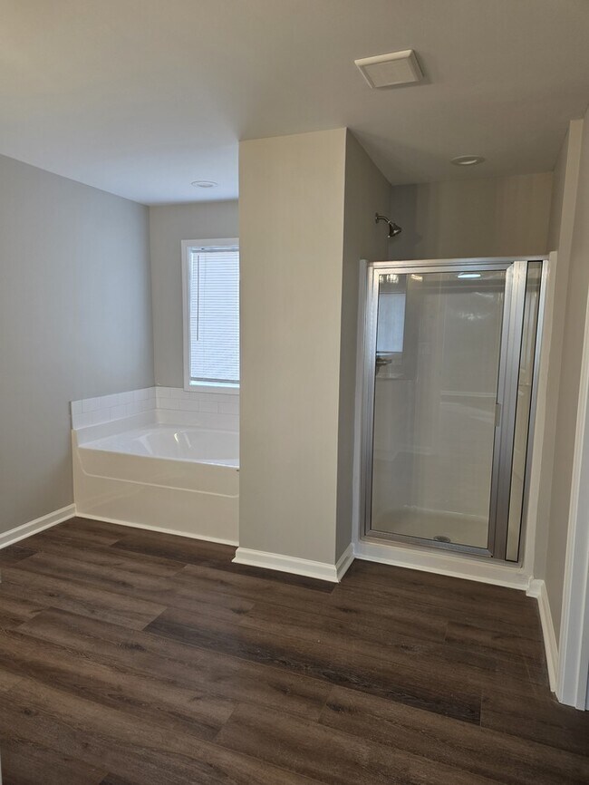 Building Photo - Welcome to your Gem Home!