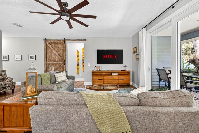 Building Photo - 1826 Beachway Ln