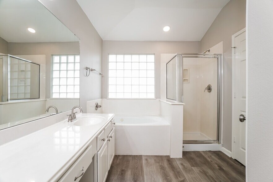 Building Photo - 16510 Timberidge Ct