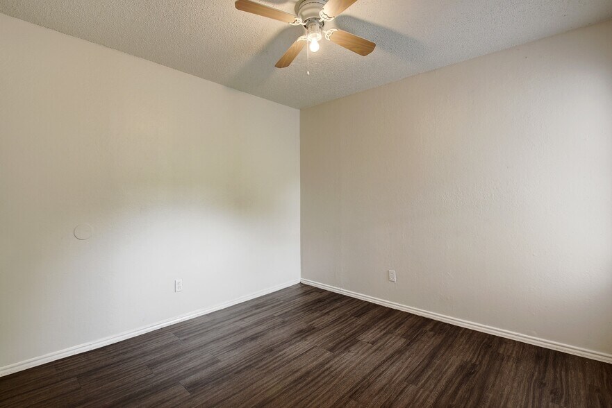 Building Photo - 5303 Spring Meadow Rd