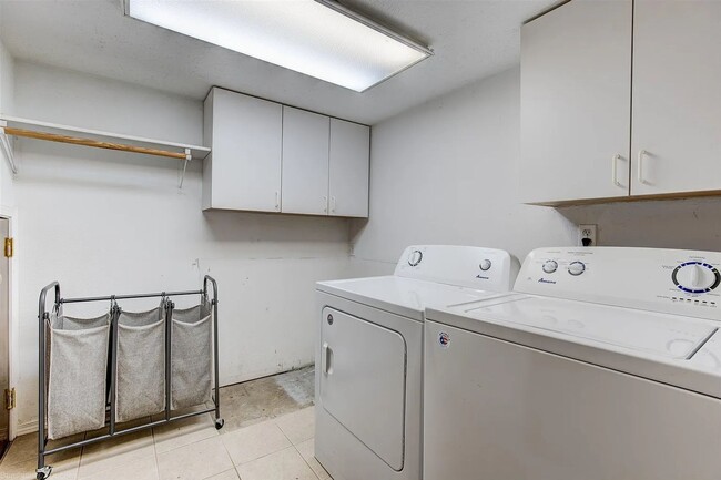 Building Photo - Stunning 3 Bed, 1 Bath Home on South Hill!