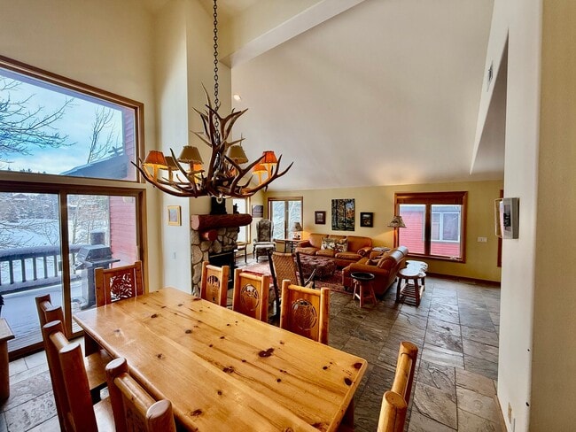 Building Photo - Snowcreek V – Stunning 4 Bed, 3 Bath Corner Unit