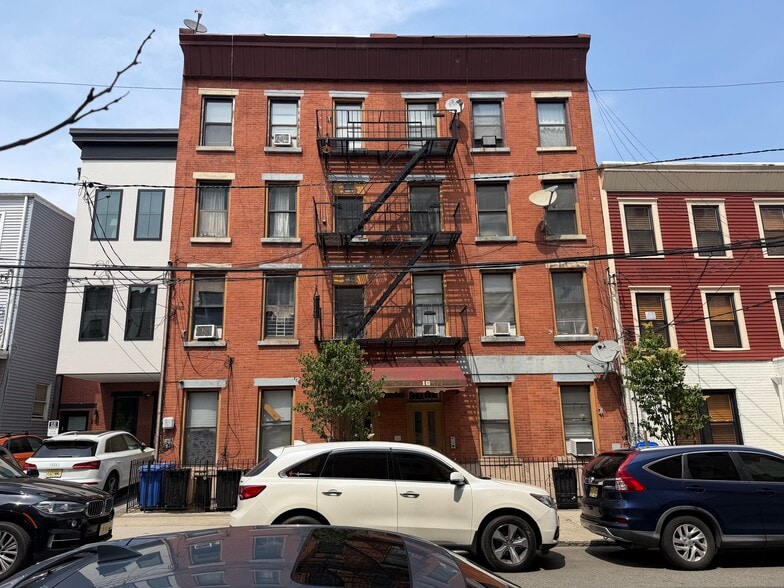 Building Photo - 16 Westervelt Pl
