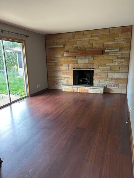 Building Photo - 2010 Richard St