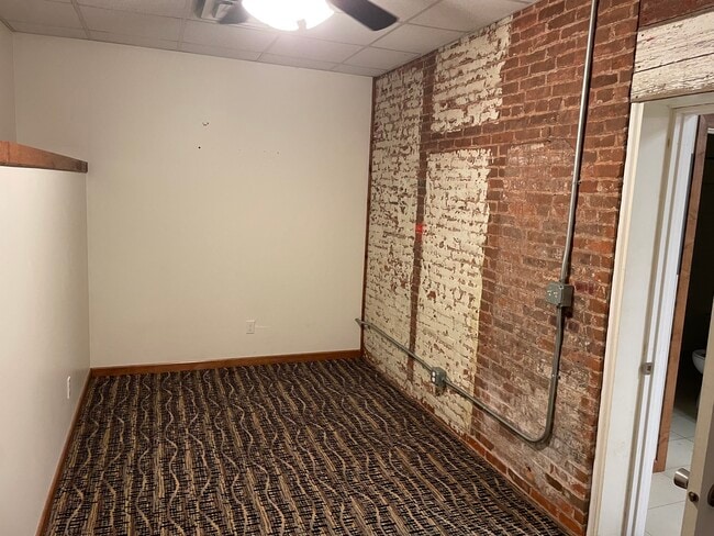 Building Photo - 514 Loras Blvd