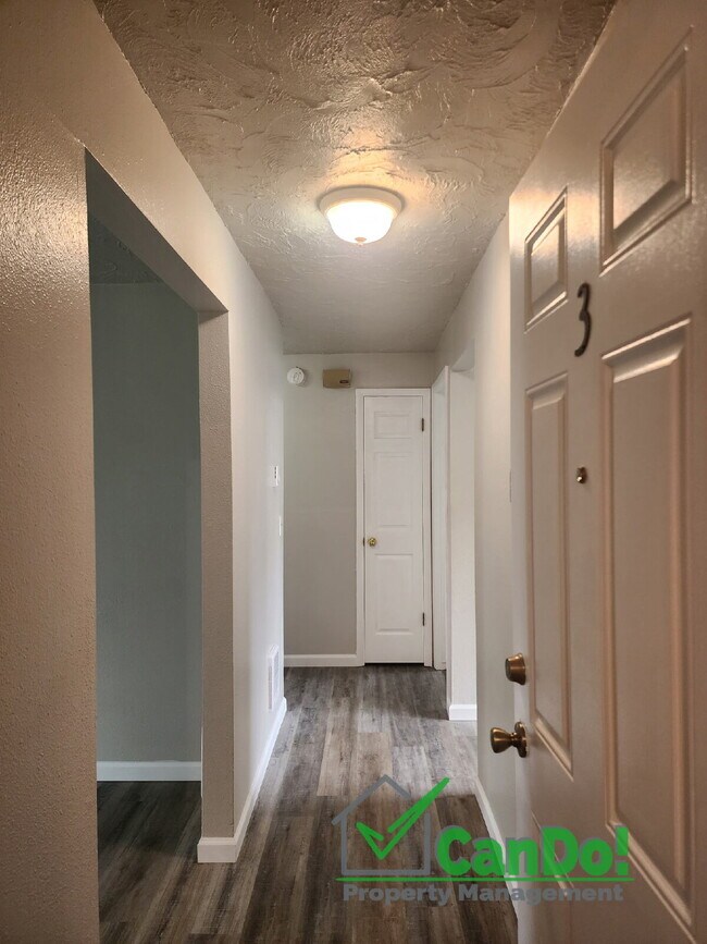 Building Photo - Newly remodeled 2 bedroom, 1 bathroom apartment in Blackfoot with Fiber Internet- Available in Oc...
