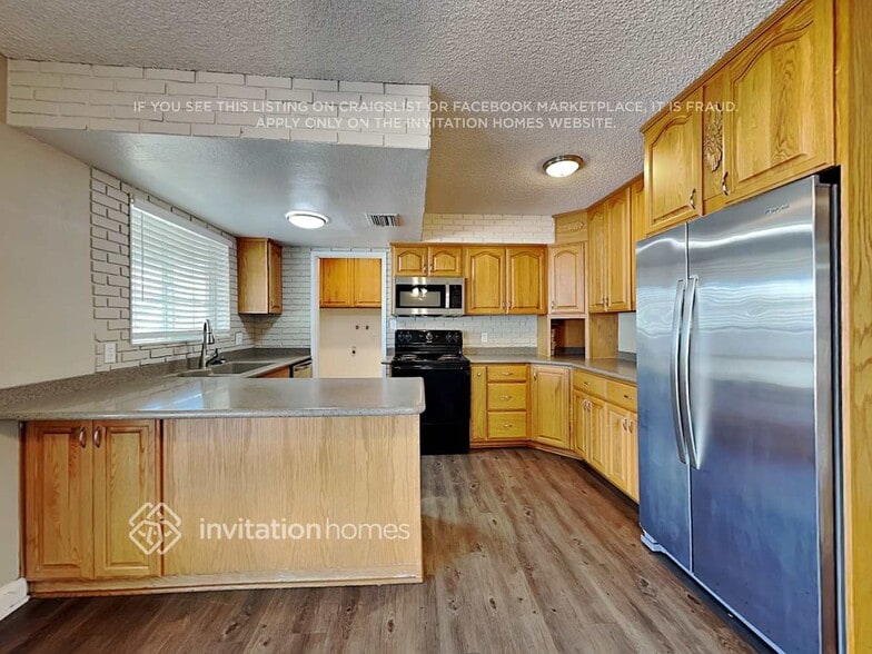 Building Photo - 8930 W Heatherbrae Dr