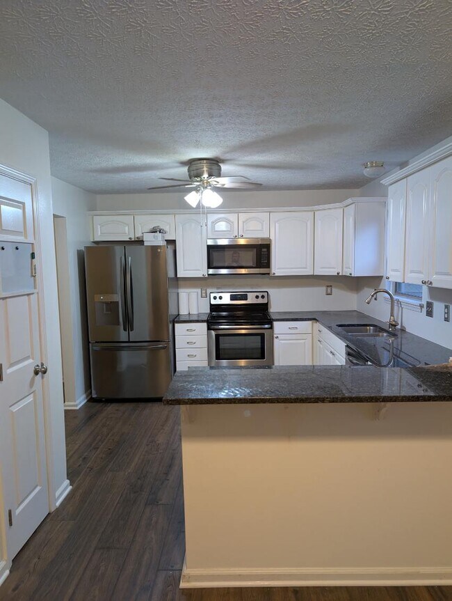 Building Photo - 53 Brenton Dr