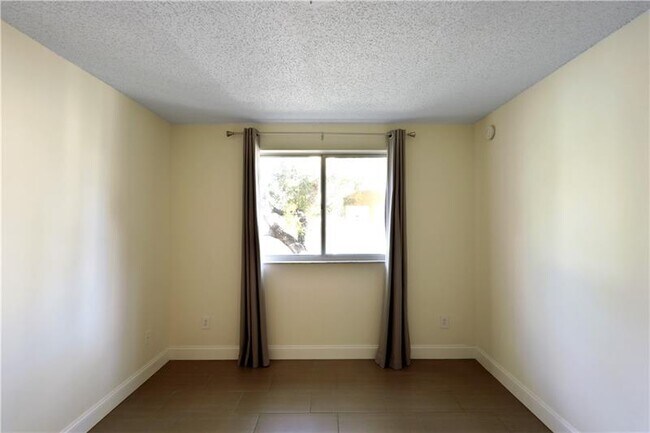 Building Photo - 2640 S University Dr