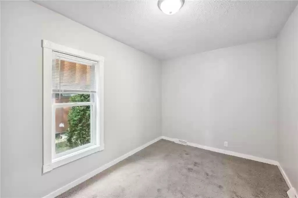 Building Photo - 1609 3rd St NE