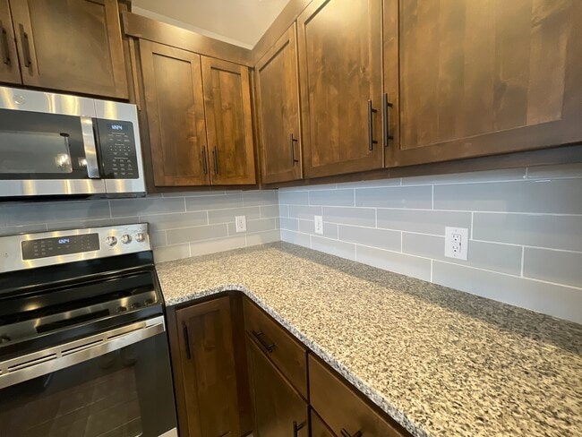 Building Photo - 671 N Jozlynn Ave