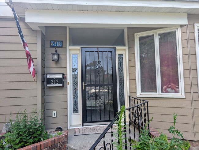 Building Photo - Beautiful Home 4bd 3bath