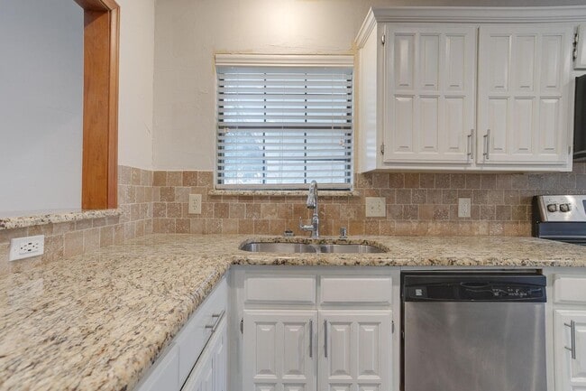 Building Photo - Beautiful 3 Bed, 2 Bath Home in Well Established Holiday West Neighborhood W /Pool and Pool Servi...