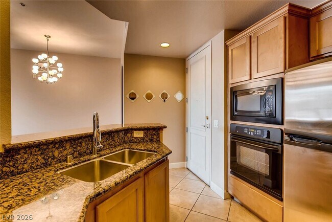 Building Photo - 67 E Agate Ave