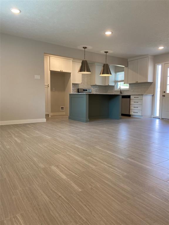 Building Photo - 7034 Sharpview Dr