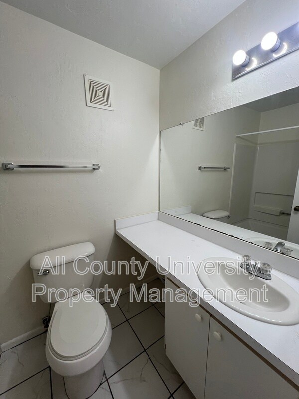 Building Photo - 4000 SW 23rd St