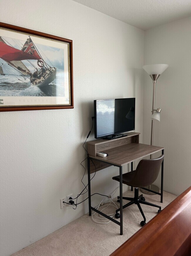 Building Photo - 660 Vista Lago Cir N