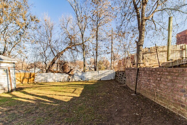 Building Photo - Available Now! | Bright 4 Bedroom / 2 Bathroom Home | 13th & Martha