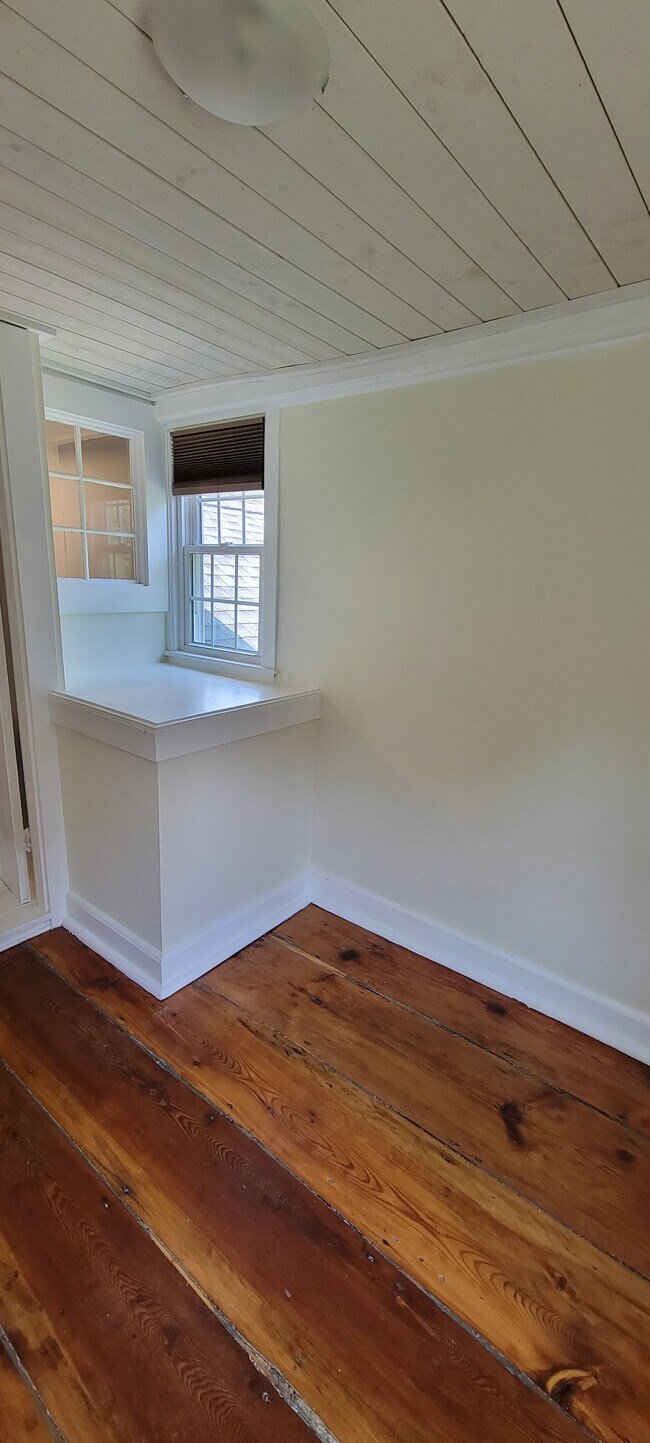 Building Photo - 45 Elm St