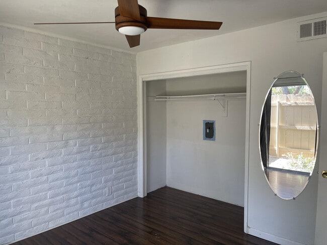 Building Photo - 5931 Howell Dr