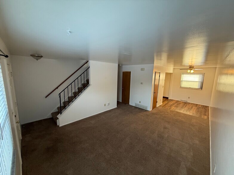 Primary Photo - 2951 Columbus St