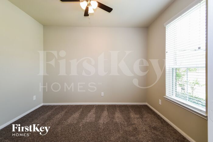 Building Photo - 32711 Oak Heights Ln