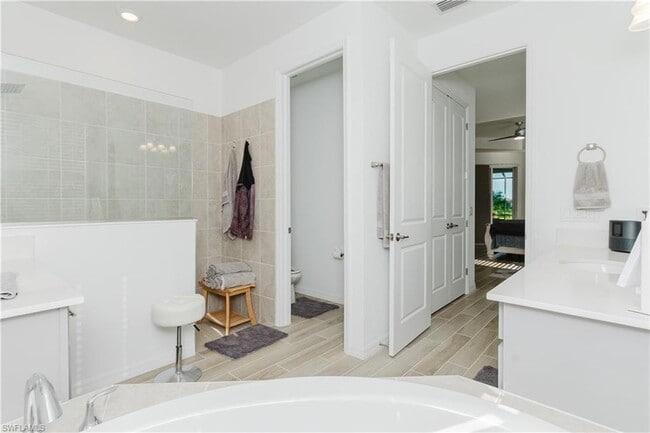 Building Photo - 5959 Sunningdale St