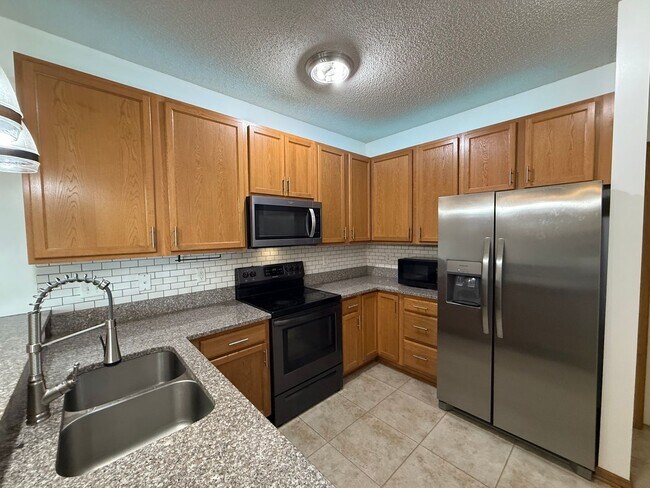 Building Photo - 14649 Sapphire Way