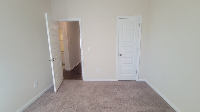 Building Photo - "Charming 3-Bed Oasis with Granite Elegance in Harvest – 1,501 Sq Ft of Comfort!"