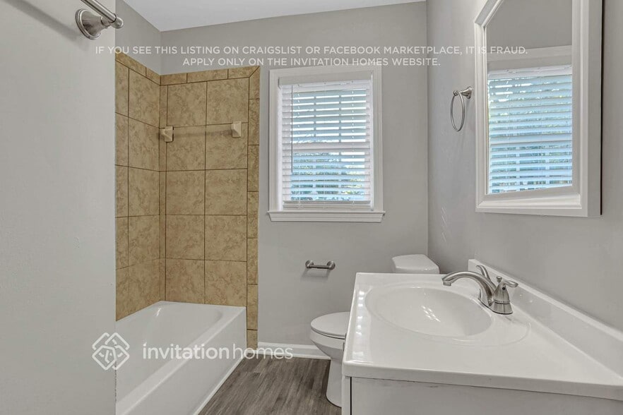 Building Photo - 843 Meadow Pl