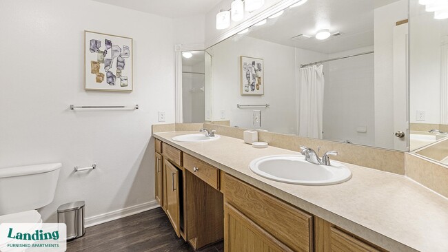 Building Photo - 1000 Henderson St