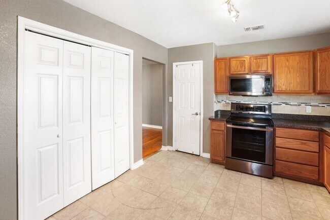 Building Photo - 939 John Page Dr