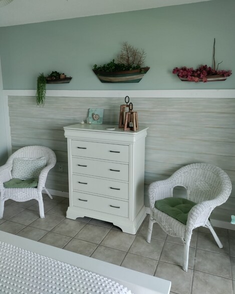 Building Photo - 1516 S Lakeside Dr