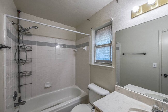 Building Photo - 3507 Christie Dr