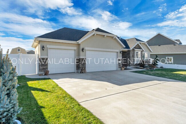 Building Photo - 1419 Stayner Dr