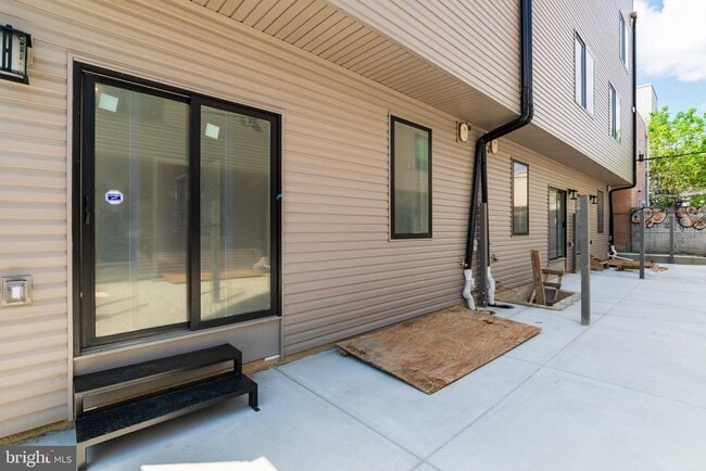 Building Photo - 1351 S Myrtlewood St