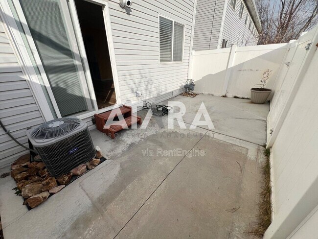 Building Photo - 1423 Salvia Pl