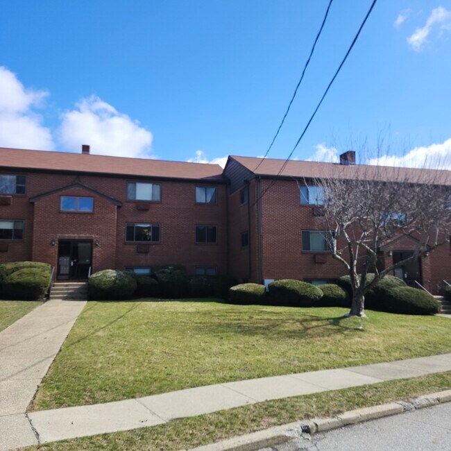 Building Photo - 71 Charlesbank Way