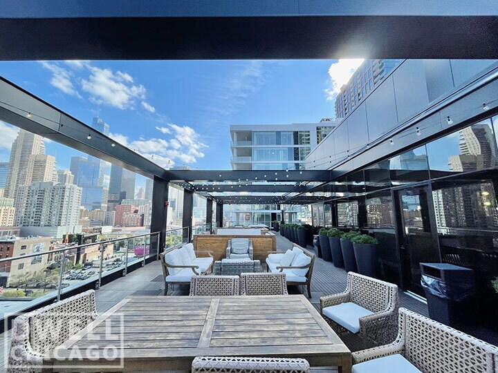 Building Photo - 700 N La Salle Dr